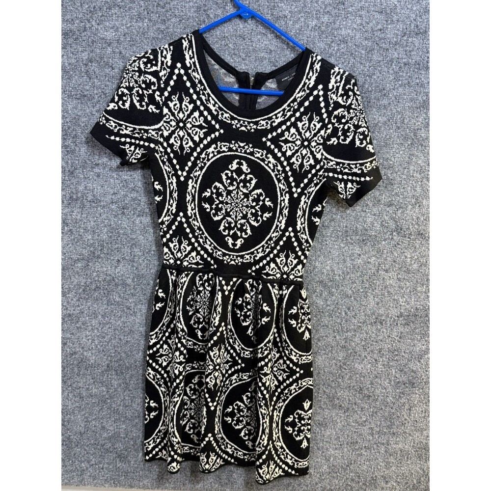 Romeo & Juliet Couture Women’s M Black & White Damask Sweater Dress